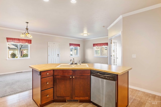 kitchen featuring dishwasher, sink, an island with sink, light hardwood / wood-style floors, and ornamental molding