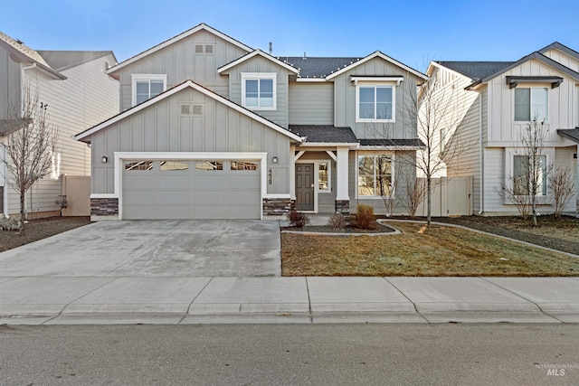 view of front of house featuring a garage and a front yard