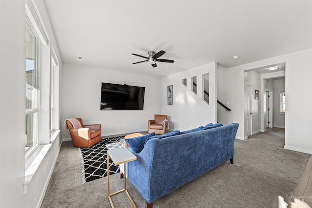 carpeted living room featuring ceiling fan