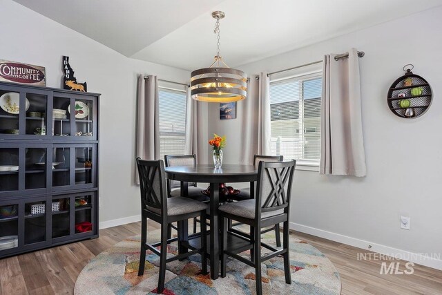 carpeted bedroom featuring ceiling fan and a tray ceiling