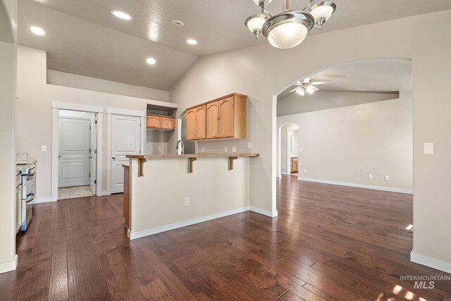 613 E Sable Ridge Dr, Kuna, ID 83634 - kitchen featuring arched walkways, lofted ceiling, a peninsula, a ceiling fan, and light countertops