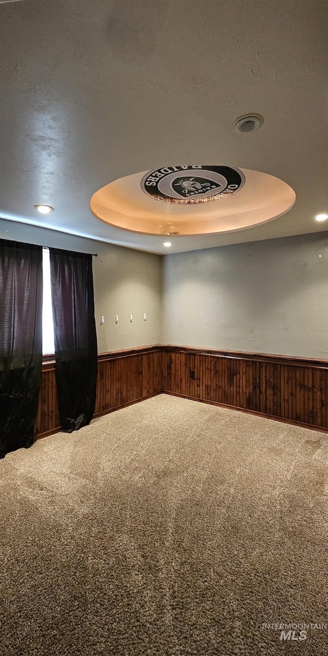 1122 N Roper Pl, Meridian, ID 83642 - carpeted empty room featuring a tray ceiling and recessed lighting