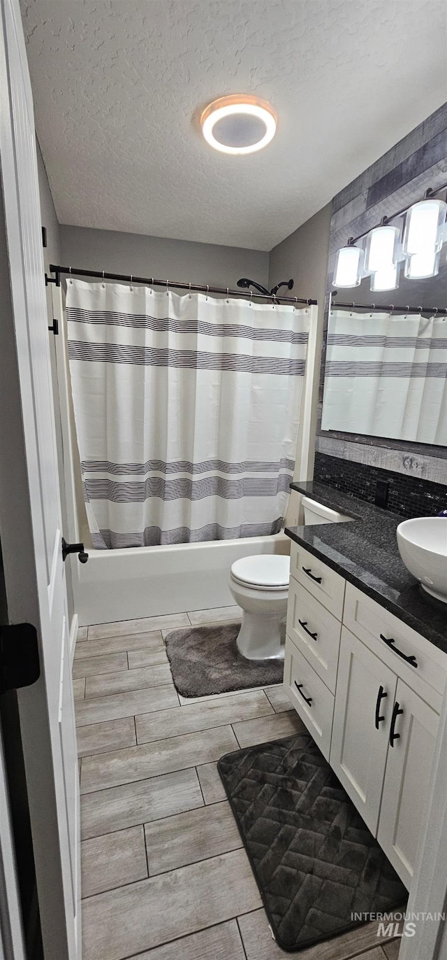1122 N Roper Pl, Meridian, ID 83642 - full bath with vanity, toilet, a textured ceiling, shower / tub combo, and wood tiled floors