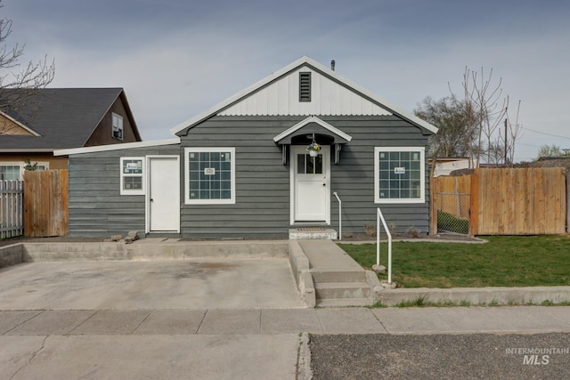 view of front of house with a front yard and fence