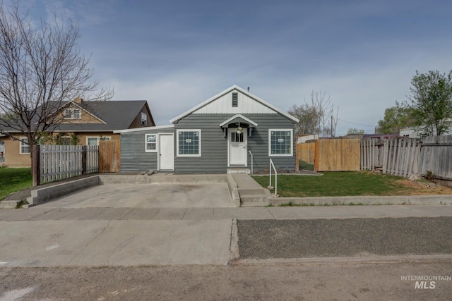 bungalow-style house featuring a front yard and fence