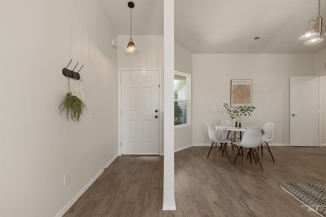 1045 S Arrowrock Ave, Middleton, ID 83644 - entrance foyer featuring wood finished floors and baseboards