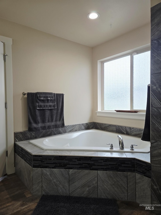 2716 Dogwood Ave, Fruitland, ID 83619 - bathroom featuring a garden tub and recessed lighting