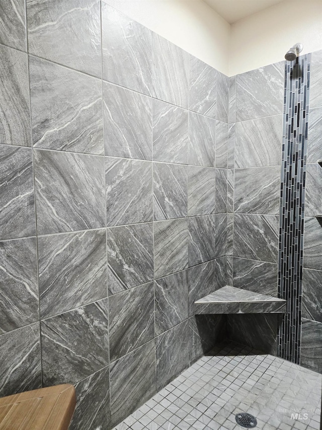 2716 Dogwood Ave, Fruitland, ID 83619 - bathroom with tiled shower