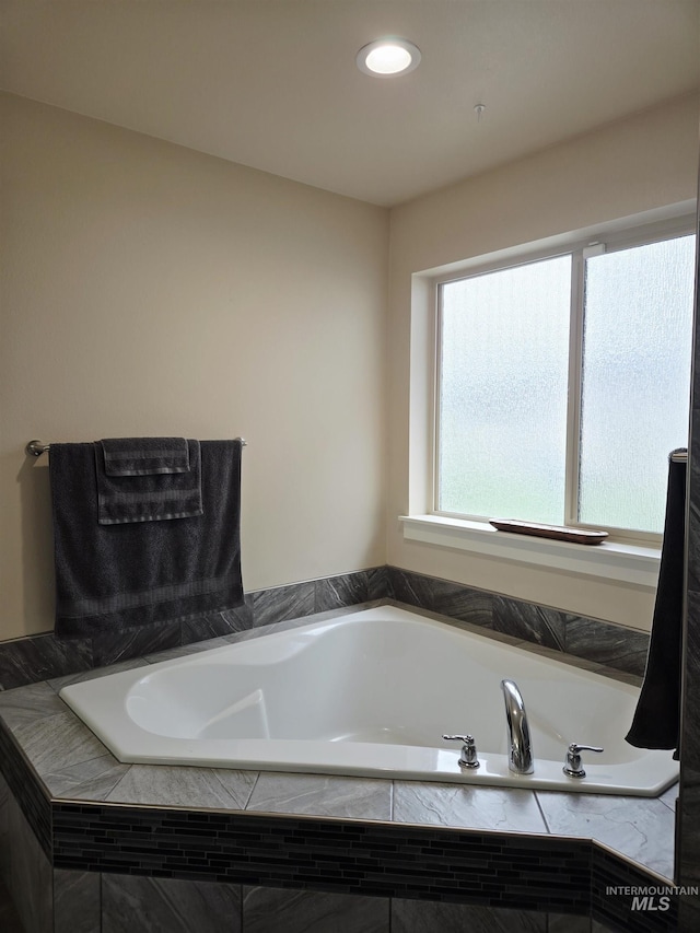 2716 Dogwood Ave, Fruitland, ID 83619 - bathroom featuring a garden tub and recessed lighting