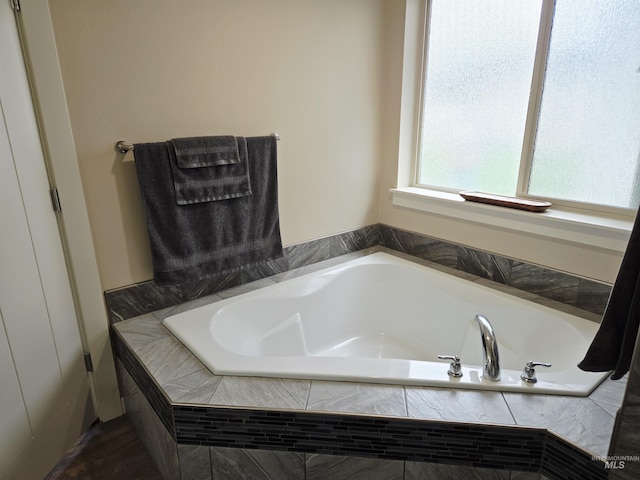 2716 Dogwood Ave, Fruitland, ID 83619 - full bathroom featuring a garden tub