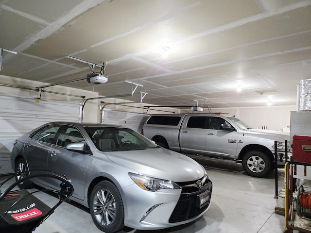 2716 Dogwood Ave, Fruitland, ID 83619 - garage with a garage door opener