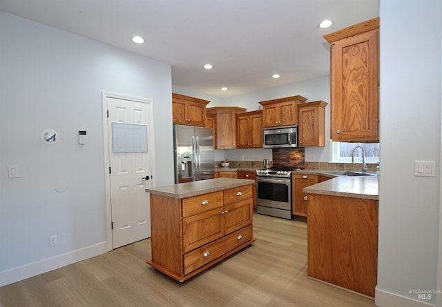 kitchen featuring light wood finished floors, recessed lighting, appliances with stainless steel finishes, and a kitchen island