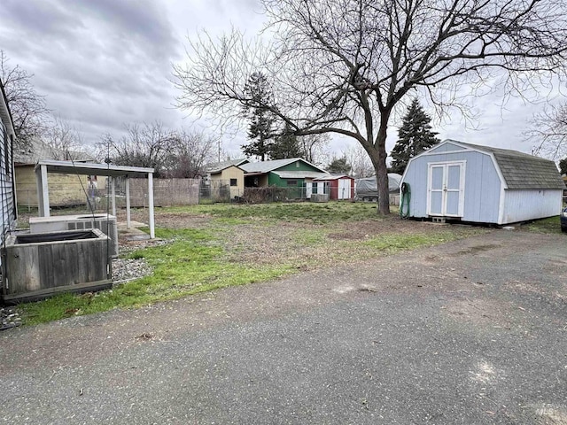 view of yard with a storage unit