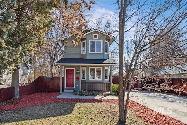 view of front of house with fence and covered porch