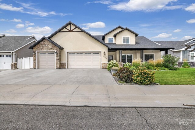 view of front facade featuring a garage and a front yard