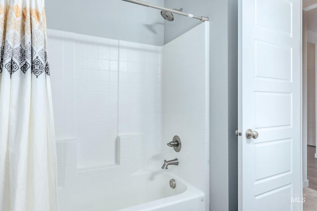 bathroom with shower / bath combo