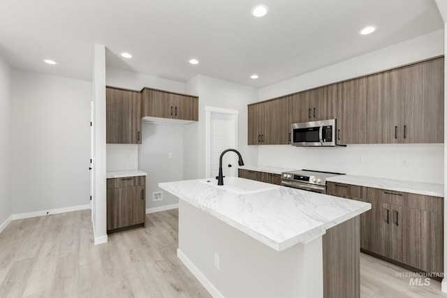4429 N Magical Creek Ave, Meridian, ID 83646 - kitchen with stainless steel appliances, a sink, modern cabinets, a center island with sink, and recessed lighting