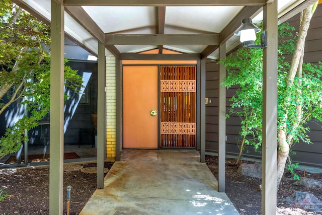 view of entrance to property