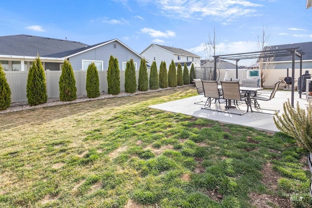 view of yard with a patio area, a fenced backyard, and a pergola