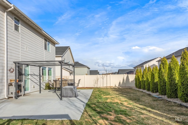 view of yard featuring a patio area, a pergola, and fence