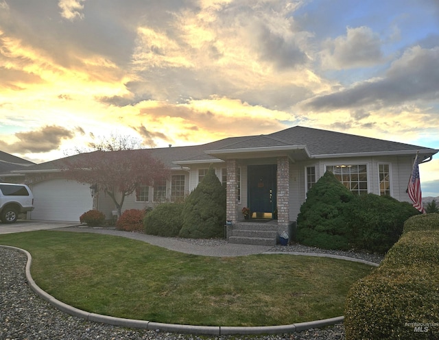 view of front of house featuring a yard and a garage