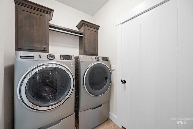 7253 River View Dr, Marsing, ID 83639 - laundry room featuring washing machine and dryer and cabinet space