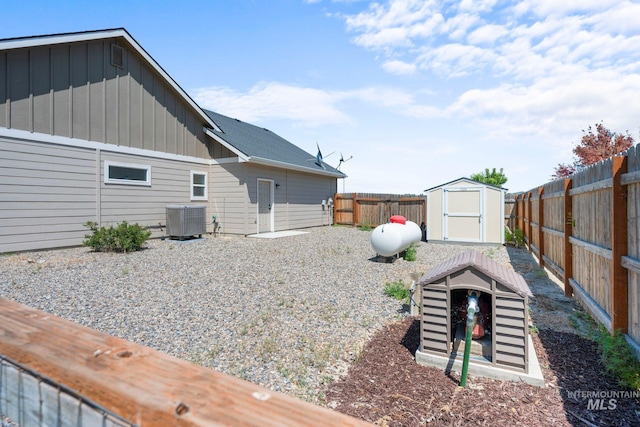 7253 River View Dr, Marsing, ID 83639 - fenced backyard featuring a shed