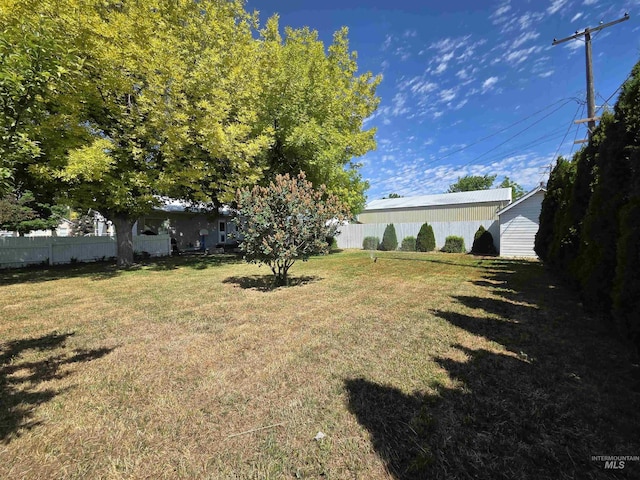 136 W 8th St, Burley, ID 83318 - view of yard
