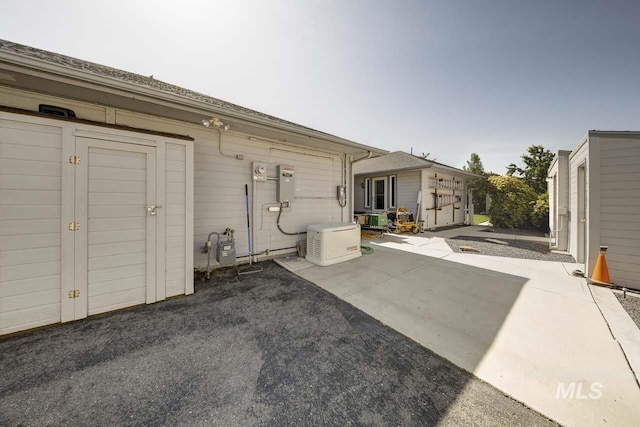 3411 Wilson Ln, Nampa, ID 83686 - back of property with a patio