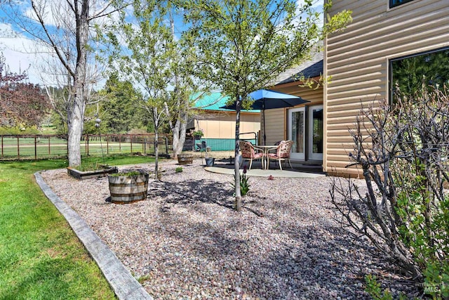 view of yard featuring a patio area