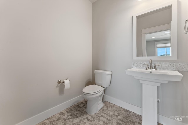 1031 E Reflect Ridge Dr, Meridian, ID 83642 - half bath with toilet and baseboards