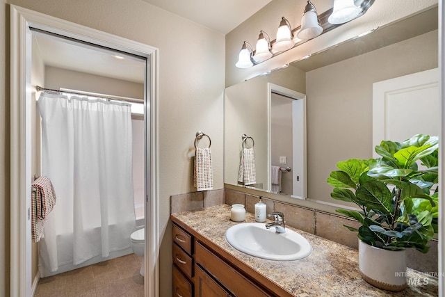 full bathroom featuring toilet, shower / bath combo with shower curtain, and vanity