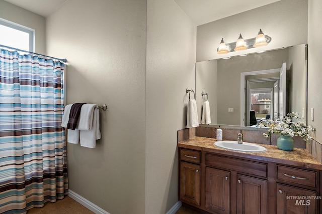 full bath featuring vanity, baseboards, and a shower with curtain