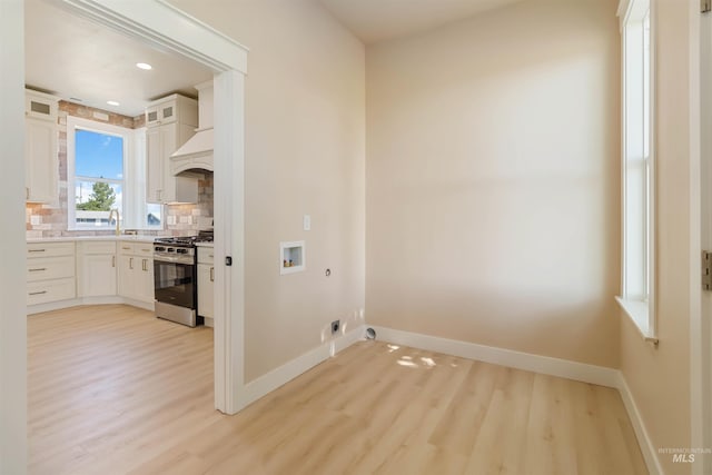4320 SW 2nd Ave, New Plymouth, ID 83655 - washroom with electric dryer hookup, hookup for a washing machine, light wood finished floors, gas dryer hookup, and recessed lighting