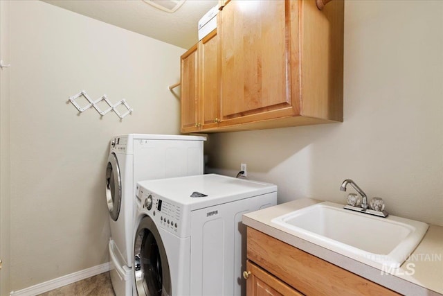 laundry room with cabinets, sink, and independent washer and dryer