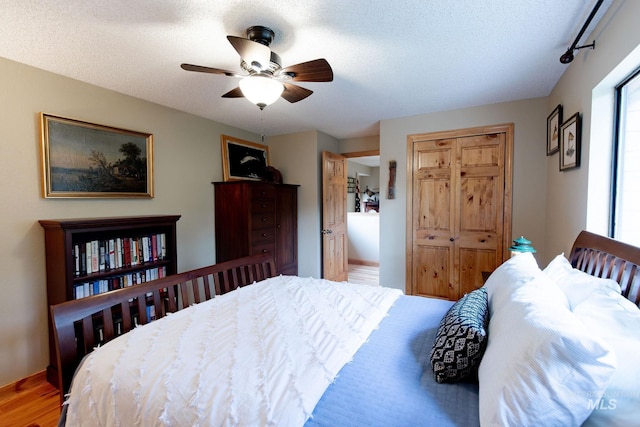 1955 E Parkside Dr, Boise, ID 83712 - bedroom with light wood-style floors, a textured ceiling, a closet, and a ceiling fan