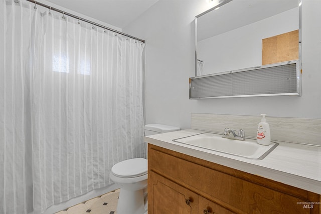 1006 S B St, Rupert, ID 83350 - full bath featuring toilet, vanity, and a shower with shower curtain