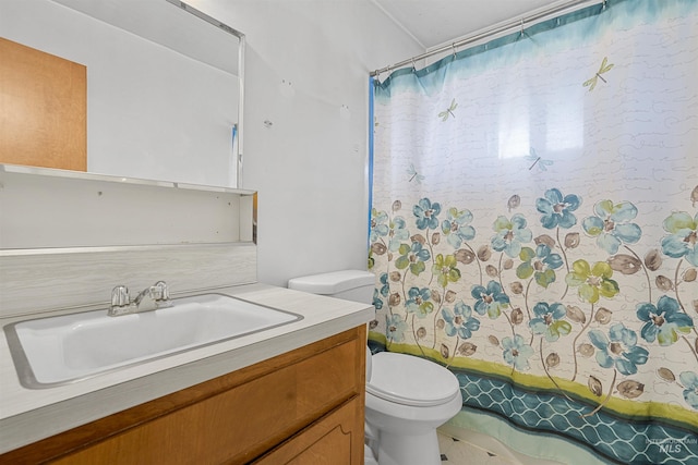 1006 S B St, Rupert, ID 83350 - bathroom featuring toilet, vanity, and shower / bath combination with curtain