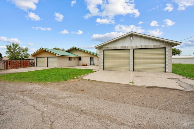 1006 S B St, Rupert, ID 83350 - ranch-style house featuring a garage