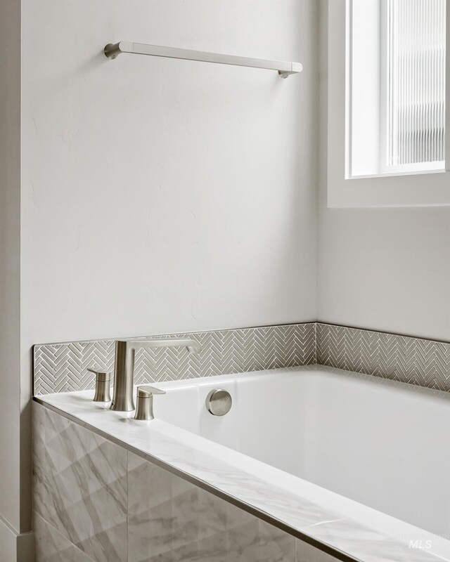4364 N Madden Way, Meridian, ID 83646 - full bathroom featuring a relaxing tiled tub