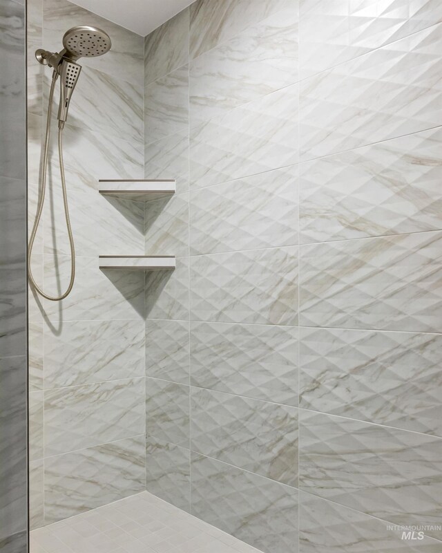 4364 N Madden Way, Meridian, ID 83646 - bathroom featuring a tile shower