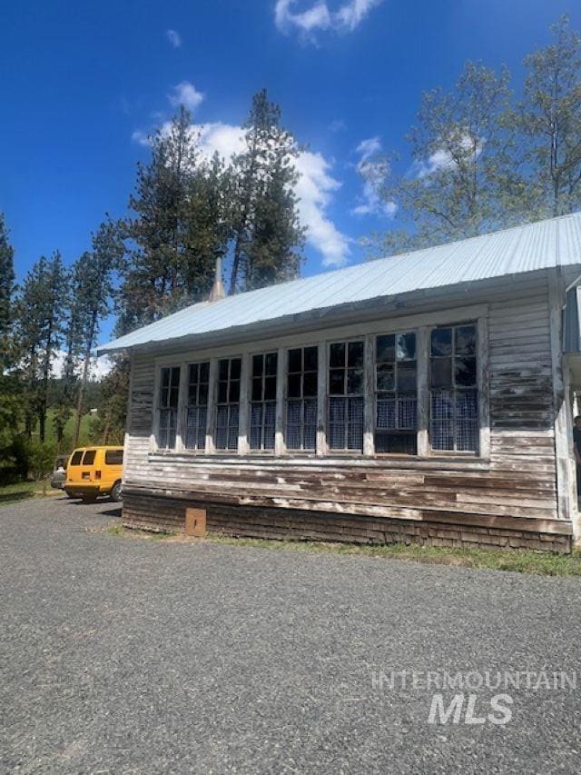 2070 Woodland Rd, Kamiah, ID 83536 - view of front facade featuring metal roof