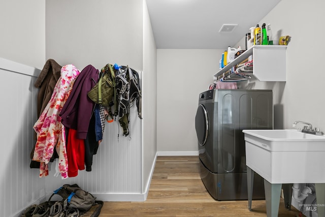 2145 W Quilceda, Kuna, ID 83634 - clothes washing area with light wood-style floors, washer / clothes dryer, and baseboards