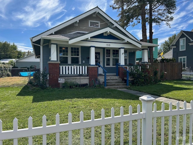 view of front facade featuring a porch and a front yard