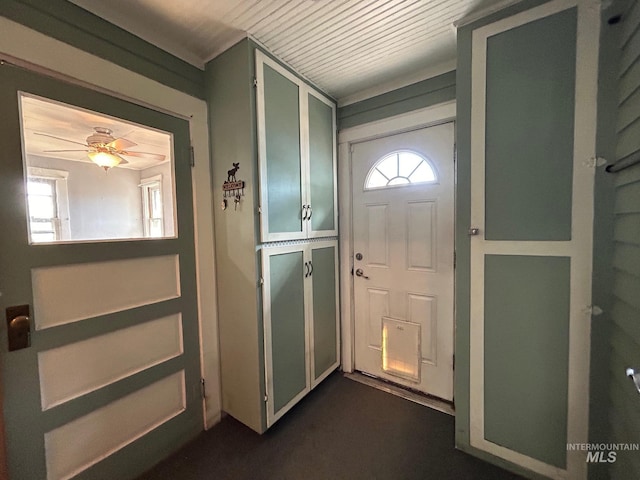 doorway featuring ceiling fan