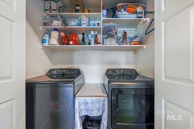 206 Diamond Dr, Kimberly, ID 83341 - laundry room with independent washer and dryer