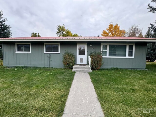 ranch-style home with a front lawn