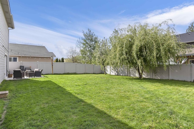 view of yard featuring an outdoor hangout area and a patio