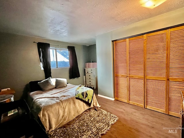 bedroom featuring a closet and a textured ceiling