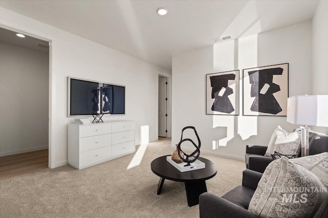 living area featuring recessed lighting, visible vents, baseboards, and carpet floors